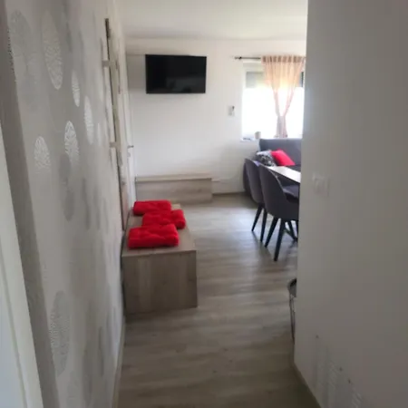 Prima Countryside Apartment Zirovnica