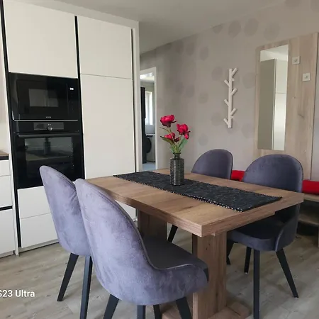 Prima Countryside Apartment Zirovnica